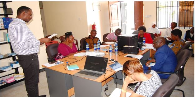 Mafunzo ya usimamizi wa mradi wa majaribio utakaoibuliwa na jamii yenyewe kwa kamati ya ushauri iliyoundwa kutoka kijiji cha Wilunze wilaya ya Chamwino. Mafunzo haya yamewezeshwa na shirika la Foundation for Civil Society (FCS) na kufanyika katika kituo cha FCS jijini Dodoma.